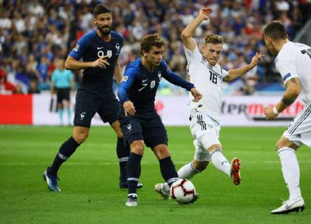 Antoine Griezmann France France vs Joshua Kimmich Germany Germany 16 10 2018 France vs Germany 4 Gameday UEFA Nations League Stade de France DISCLAIMER DFB regulations prohibit any use of photographs