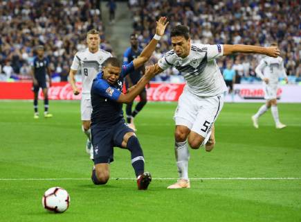 Kylian Mbappe France France is only slightly touched by Mats Hummels Germany Germany and falls to take a penalty 16 10 2018 France vs Germany 4 Matchday UEFA Nations League Stade de France DISCLAIMER DFB regulations prohibit any use of images as image sequences and or quasi Video