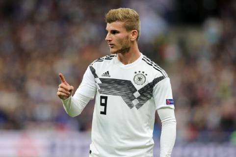 Timo Werner gesticulating action Action Upper body Upper body Sport Football Soccer UEFA Nations League International Team National Team National Team Men 2011 2018 2019 16 10 2018 France FRA VS Germany GER DFL regulations prohibit any use of images as image sequences or quasi video