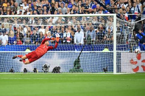 Football UEFA Nations League France Germany on 16 10 2018 at the Stade de France in Paris Antoine Griezmann France meets at the 1 1 DFB regulations prohibit any use of images as image sequences or quasi video xTTx