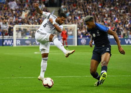 Presence Kimpembe France France blocking the shot by Serge Gnabry Germany Germany 16 10 2018 France vs Germany 4 Matchday UEFA Nations League Stade de France DISCLAIMER DFB regulations prohibit any use of images as image sequences and or quasi video