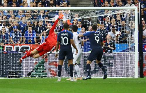 Goalkeeper Manuel Neuer Germany Germany scored no chance in the scoring for 1 1 16 10 2018 France vs Germany 4 Matchday UEFA Nations League Stade de France DISCLAIMER DFB regulations prohibit any use of photographs as video clips or video clips