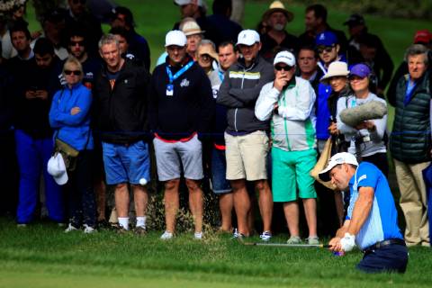 Irish golfer Padraig Harrington in action at the 18th hole during the second round of the Andalucia Valderrama Master golf tournament at Valderrama golf course in Cadiz, Andalusia, Spain, 19 October 2018. Andalucia Valderrama Masters golf tournament !ACHTUNG: NUR REDAKTIONELLE NUTZUNG!  Copyright: xA.CARRASCOxRAGELx GRAF9496 20181019-636755784566162622