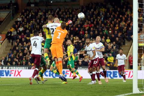 Norwich City v Aston Villa Sky Bet Championship Jordan Rhodes of Norwich scores his sides 1st goal during the Sky Bet Championship match at Carrow Road, Norwich Content Not Available For UK Newspapers Copyright: xPaulxChestertonx FIL-12446-0017
