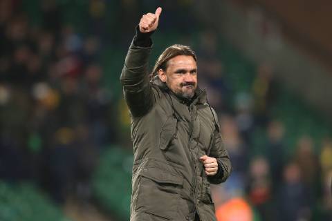 Norwich City v Aston Villa Sky Bet Championship Norwich Head Coach Daniel Farke gives the thumbs up to the fans at the end of the Sky Bet Championship match at Carrow Road, Norwich Content Not Available For UK Newspapers Copyright: xPaulxChestertonx FIL-12446-0086