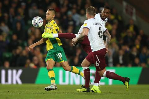 Norwich City v Aston Villa Sky Bet Championship Jonathan Kodjia of Aston Villa goes in high on Moritz Leitner of Norwich during the Sky Bet Championship match at Carrow Road, Norwich Content Not Available For UK Newspapers Copyright: xPaulxChestertonx FIL-12446-0145