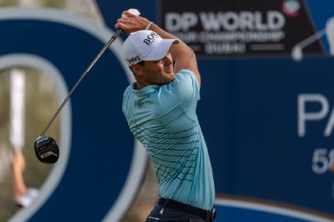 Sport Bilder des Tages Martin Kaymer of Germany tees off at the second hole in round 2 during the DP World Tour Championship at Jumeirah Golf Estates, Dubai, UAE on 16 November 2018. Copyright: xGrantxWinterx 21950087