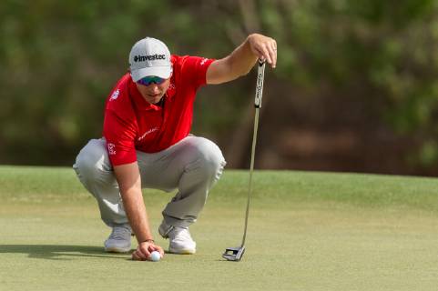 Deam Burmester of South Africa lines up a putt in round 2 during the DP World Tour Championship at Jumeirah Golf Estates, Dubai, UAE on 16 November 2018. Copyright: xGrantxWinterx 21950109
