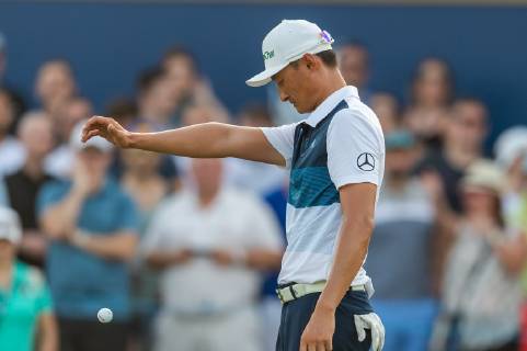 Haotong Li of China takes a drop on the 18th green in round 2 during the DP World Tour Championship at Jumeirah Golf Estates, Dubai, UAE on 16 November 2018. Copyright: xGrantxWinterx 21950146