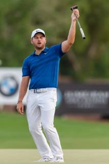 Jortdan Smith of England reacts on the 18th green in round 2 during the DP World Tour Championship at Jumeirah Golf Estates, Dubai, UAE on 16 November 2018. Copyright: xGrantxWinterx 21950156