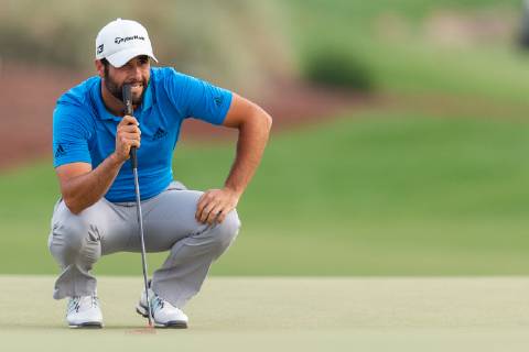 Adrian Otaegui of Spain lines up a putt on the 18th green in round 2 during the DP World Tour Championship at Jumeirah Golf Estates, Dubai, UAE on 16 November 2018. Copyright: xGrantxWinterx 21950157