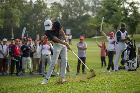 November 24, 2018 - Hong Kong, Hong Kong, China - A Photo showing indian Golf Player Ajeetesh Sandhu during a Golf Tee in Honma 2018 Hong Kong Open in Hong Kong, China. 24 November 2018 Honma Hong Kong Open - Day Three  - ZUMAn230 20181124_zaa_n230_102 Copyright: xHarryxWaix