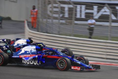 25th November 2018, Yas Marina, Abu Dhabi, United Arab Emirates; Etihad Airways Formula 1 Grand Prix of Abu Dhabi, race day; Scuderia Toro Rosso, Brendon Hartley and team mate Pierre Gasly  ActionPlus12082947 LeannexBoon
