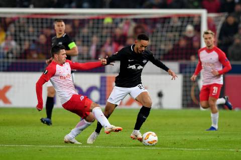 SOCCER - UEFA EL, RBS vs RB Leipzig SALZBURG,AUSTRIA,29.NOV.18 - SOCCER - UEFA Europa League, group stage, Red Bull Salzburg vs RasenBallsport Leipzig. Image shows Zlatko Junuzovic (RBS) and Matheus Cunha (RB Leipzig). GEPAxpictures xFlorianxErtl