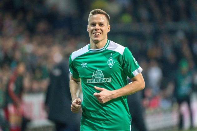 GER 1 FBL Werder Bremen vs. FC Bayern Muenchen 01 12 2018 Weser Stadium Bremen GER 1 FBL Werder Bremen vs. FC Bayern Muenchen DFL REGULATIONS PROHIBIT ANY USE OF PHOTOGRAPHS AS IMAGE SEQUENCES AND OR QUASI VIDEO pictured yellow red for Niklas Moisander Werder Bremen 18 by Christian Dingert Referee Referee nordphotoxKokenge nph00001