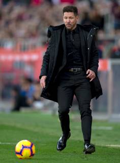 Atletico Madrid s Argentinian head coach Diego Pablo Simeone reacts during their Spanish Liga Primera Division soccer match against Girona CF played at Montilivi stadium in Gerona, Spain, 02 December 2018. Girona CF vs Atletico Madrid !ACHTUNG: NUR REDAKTIONELLE NUTZUNG!  Copyright: xEnricxFontcubertax GRAF378 20181202-636793681231643876