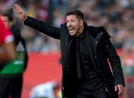 Atletico Madrid s Argentinian head coach Diego Pablo Simeone reacts during their Spanish Liga Primera Division soccer match against Girona CF played at Montilivi stadium in Gerona, Spain, 02 December 2018. Girona CF vs Atletico Madrid !ACHTUNG: NUR REDAKTIONELLE NUTZUNG!  Copyright: xEnricxFontcubertax GRAF377 20181202-636793681238362684