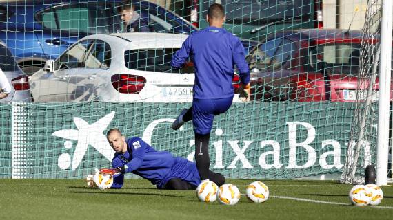 Entrenamiento del Betis. En la imagen, Pau Lopez.Betis training session. In this picture, Pau Lopez.