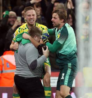 Norwich City v Nottingham Forest Sky Bet Championship Marco Stiepermann of Norwich and Tim Krul of Norwich celebrate their side?s 3rd goal with Club Photographer Jason Dawson during the Sky Bet Championship match at Carrow Road, Norwich Content Not Available For UK Newspapers Copyright: xPaulxChestertonx FIL-12733-0045