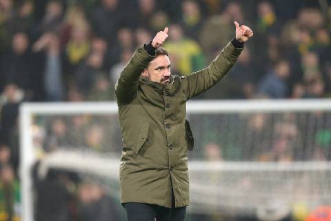 Norwich City v Nottingham Forest Sky Bet Championship Norwich Head Coach Daniel Farke celebrates his side?s hard earned point with the home fans at the end of the Sky Bet Championship match at Carrow Road, Norwich Content Not Available For UK Newspapers Copyright: xPaulxChestertonx FIL-12733-0055