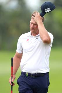 January 18, 2019 - Singapore - Shaun Norris of South Africa adjusts his hat on the 9th hole during the second round of the Singapore Open at the Serapong Course, Sentosa Golf Club. Golf 2019: Singapore Open - Second Round - ZUMAm170 88556148st Copyright: xPaulxMillerx
