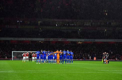 Football - 2018 2019 Premier League - Arsenal vs. Cardiff City The players line up as a mark of respect for Emiliano Sala - the missing player, at The Emirates. COLORSPORT ASHLEY WESTERN