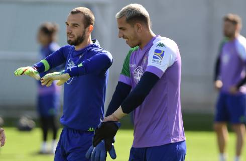 Entrenamiento del Betis. En la imagen, Pau Lopez . Betis training session. In this picture, Pau Lopez.