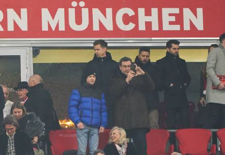 Markus SOEDER, bayerischer Ministerpraesident, Bayern, handy FC BAYERN MUNICH - FC LIVERPOOL 1-3 UEFA Football Champions League , Munich, March 13, 2019, Season 2018 2019, round of last 16, FCB, Reds, Bavaria, Photographer: Peter Schatz