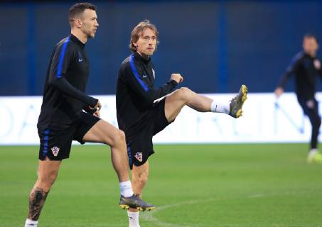 Fußball, Nationalteam Kroatien Training Croatian national football team training 20.03.2019. , Zagreb - On stadium Maksimir Croatian national football team held a training before qualifying matches for Euro 2020 against Azerbaijan and Hungary. Ivan Perisic; luka Modric  MarkoxPrpic PIXSELL