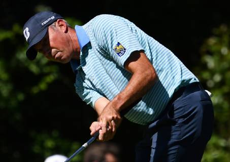 Matt Kuchar hits a putt on the Wednesday before the 2019 Masters Tournament at Augusta National Golf Club in Augusta, Georgia, on April 10, 2019.  AUG20190410906 KEVINxDIETSCH