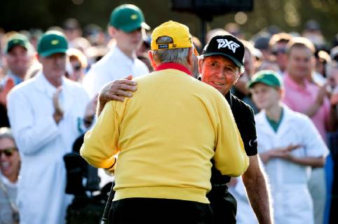 Golf legends Gary Player (R) hugs Jack Nicklaus after they hit the ceremonial tee to start the Masters Tournament at Augusta National Golf Club in Augusta, Georgia, on April 11, 2019.  AUG20190411307 KEVINxDIETSCH