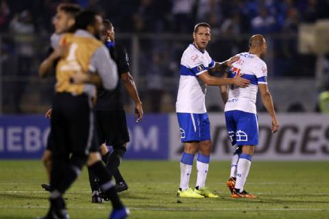 Futbol, Universidad Catolica vs Libertad. Copa Libertadores 2019 Los jugadores de Universidad Catolica se lamentan luego de perder contra Libertad el partido del grupo H de Copa Libertadores en el estadio San Carlos de Apoquindo. Santiago de Chile. 10 04 2019 Javier Torres Photosport Football, Universidad Catolica vs Libertad. Copa Libertadores Championchip 2019 Universidad Catolica s players react after losing against Libertad during group H for Copa Libertadores Championship held at San Carlos de Apoquindo stadium. Santiago, Chile. 10 04 2019 Javier Torres Photosport Universidad Catolica vs Libertad, Copa Libertadores 2019