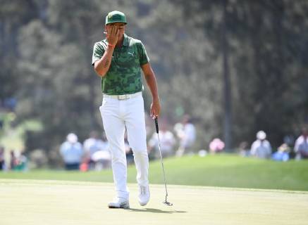 Rickie Fowler wipes his face on the 3rd green during the first round of the Masters Tournament at Augusta National Golf Club in Augusta, Georgia, on April 11, 2019.  AUG20190411345 KEVINxDIETSCH