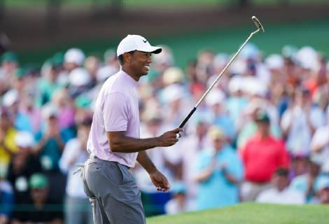 Tiger Woods walks up the 18th fairway during the third round of the Masters Tournament at Augusta National Golf Club in Augusta, Georgia, on April 13, 2019.  AUG201904133325 KEVINxDIETSCH