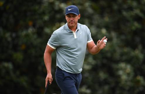 Brooks Koepka acknowledges the patrons after putting for parr on the first green during the final round of the Masters Tournament at Augusta National Golf Club in Augusta, Georgia, on April 14, 2019.  AUG20190414312 KEVINxDIETSCH