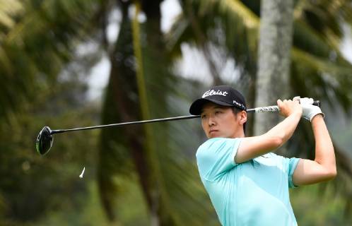 (190420) -- BOAO, April 20, 2019 (Xinhua) -- Matthew Negri of the United States tees off on the 13th hole during the third round of the Boao Open in Boao, south China s Hainan Province, on April 20, 2019. The 2019 China Tour s Boao Open is held from April 15 to 21. (Xinhua Yang Guanyu) (SP)CHINA-BOAO-GOLF-CHINA TOUR-BOAO OPEN (CN) 