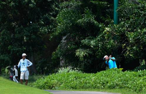 (190420) -- BOAO, April 20, 2019 (Xinhua) -- Hak Shun Yat (R) of China s Hong Kong hits on the 13th hole during the third round of the Boao Open in Boao, south China s Hainan Province, on April 20, 2019. The 2019 China Tour s Boao Open is held from April 15 to 21. (Xinhua Yang Guanyu) (SP)CHINA-BOAO-GOLF-CHINA TOUR-BOAO OPEN (CN) 
