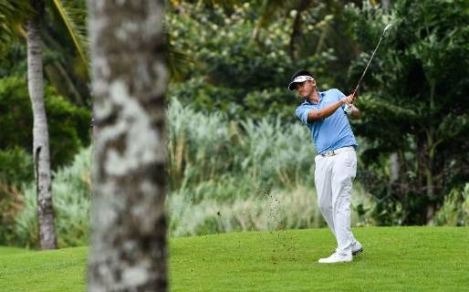 (190420) -- BOAO, April 20, 2019 (Xinhua) -- Liu Yanwei of China hits on the 13th hole during the third round of the Boao Open in Boao, south China s Hainan Province, on April 20, 2019. The 2019 China Tour s Boao Open is held from April 15 to 21. (Xinhua Yang Guanyu) (SP)CHINA-BOAO-GOLF-CHINA TOUR-BOAO OPEN (CN) 