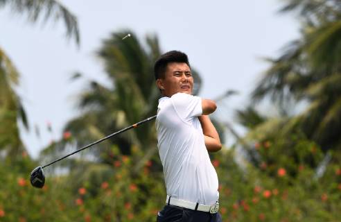 (190420) -- BOAO, April 20, 2019 (Xinhua) -- Zhang Huilin of China tees off on the 14th hole during the third round of the Boao Open in Boao, south China s Hainan Province, on April 20, 2019. The 2019 China Tour s Boao Open is held from April 15 to 21. (Xinhua Yang Guanyu) (SP)CHINA-BOAO-GOLF-CHINA TOUR-BOAO OPEN (CN) 