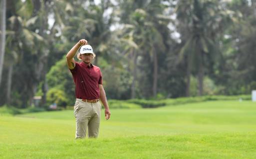 (190420) -- BOAO, April 20, 2019 (Xinhua) -- Maverick Antcliff of Australia competes on the 5th hole during the third round of the Boao Open in Boao, south China s Hainan Province, on April 20, 2019. The 2019 China Tour s Boao Open is held from April 15 to 21. (Xinhua Yang Guanyu) (SP)CHINA-BOAO-GOLF-CHINA TOUR-BOAO OPEN (CN) 