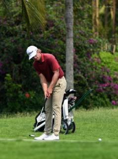 (190420) -- BOAO, April 20, 2019 (Xinhua) -- Maverick Antcliff of Australia putts on the 3rd hole during the third round of the Boao Open in Boao, south China s Hainan Province, on April 20, 2019. The 2019 China Tour s Boao Open is held from April 15 to 21. (Xinhua Yang Guanyu) (SP)CHINA-BOAO-GOLF-CHINA TOUR-BOAO OPEN (CN) 