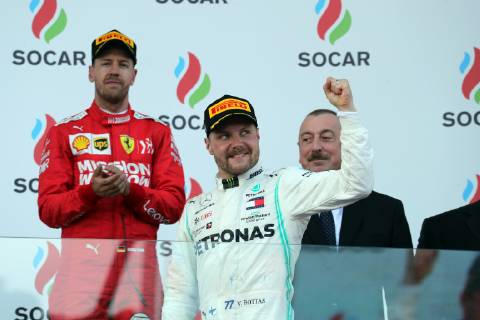 Formel 1, GP Aserbaidschan, Sieger Valtteri Bottas Photo4 LaPresse 28 04 2019 Baku, Azerbaijan Grand Prix Formula One Azerbaijan 2019 In the pic: race winner Valtteri Bottas (FIN) Mercedes AMG F1 W10 , 3rd position Sebastian Vettel (GER) Scuderia Ferrari SF90 and Ilham Aliyev (AZ) President of Azerbaijan  Copyright: xPhoto4 LaPressex