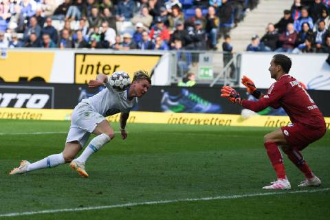28 04 2019 xmeix Football 1 Bundesliga TSG 1899 Hoffenheim VfL Wolfsburg emspor v l Felix Klaus VfL Wolfsburg vs. Oliver Baumann TSG 1899 Hoffenheim DFL regulations prohibit any use of photographs as image sequences and or quasi video 1 Fussball Bundesliga TSG 1899 Hoffenheim VfL Wolfsburg Sinsheim Copyright: xEIBNER Meiserx EP_MEIS