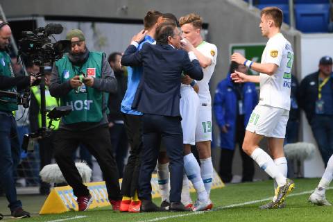 28 04 2019 xmeix Football 1 Bundesliga TSG 1899 Hoffenheim VfL Wolfsburg emspor v l Jubel zum Ausgleich zum 1 1 by De Asevedo Furtado VfL Wolfsburg with Bruno Labbadia VfL Wolfsburg DFL regulations prohibit any use of photographs as image sequences and or quasi video 1 Fussball Bundesliga TSG 1899 Hoffenheim VfL Wolfsburg Sinsheim Copyright: xEIBNER Meiserx EP_MEIS
