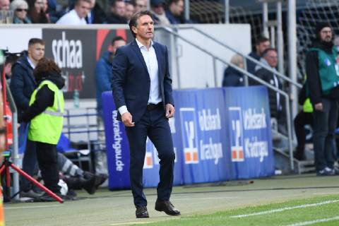 28 04 2019 xmeix Football 1 Bundesliga TSG 1899 Hoffenheim VfL Wolfsburg emspor v l Bruno Labbadia Trainer VfL Wolfsburg DFL regulations prohibit any use of photographs as image sequences and or quasi video 1 Fussball Bundesliga TSG 1899 Hoffenheim VfL Wolfsburg Sinsheim Copyright: xEIBNER Meiserx EP_MEIS
