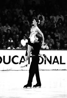 ISO show skating 20 03 1989 date estimated GDR Karl Marx town city sport ice sports complex figure skating ISO show skating of the European Championship participants pair skater Marina Klimowa and Sergej Ponomarenko from Russia Chemnitz Saxony FRG