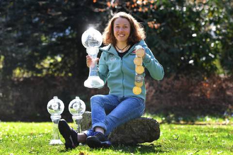 Laura DAHLMEIER finishes her career with 25 Stock Photo Preview Preview Biathlon World Cup Laura DAHLMEIER GER poses with her 6 World Championship medals of the World Championship 2017 in Hochfilzen and the crystal balls for the overall World Cup DSV Press date with Laura DAHLMEIER on 08 04 2017, Biathlon ,Season 2016 17 ÃÂ