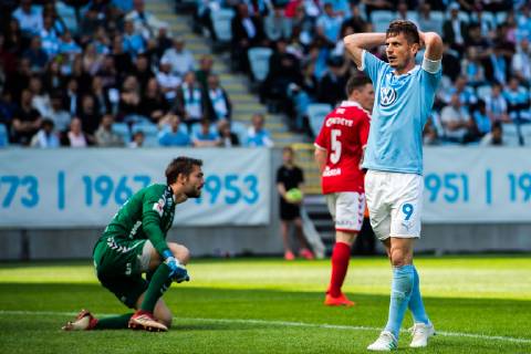 190519 Malmö FFs Markus Rosenberg mops after missed malchans during the football match in Allsvenskan between Malmö FF and Kalmar on May 19, 2019 in Malmö, Copyright: PETTERxARVIDSON BB190519PA024