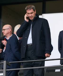 Markus SOEDER, bayerischer Ministerpraesident, Bayern, telefoniert mit dem Handy, FC BAYERN MUNICH - RB LEIPZIG 3-0 Final DFB-Pokal, German Football Trophy , Berlin, May 25, 2019 Season 2018 2019, Soccer, München, Red Bull Photographer: Peter Schatz