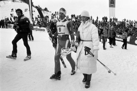 SKI ALPIN SAISON 1981 1982 World Cup Kitzbuehel STENMARK Sweden SKI ALPIN SAISON 1981 1982 World Cup Kitzbuehel Slalom Men 17 01 1982 Winner Ingemar STENMARK li, Sweden with his girlfriend Ann UVHAGEN Kitzbuehel Austria